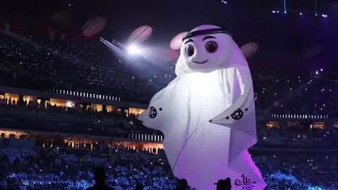 古都新春夜景：古今辉映映衬新年盛景