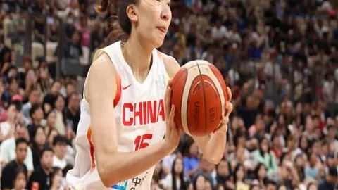 詹姆斯退赛全明星，库里不解：未战已居C位，动机何在？_比赛_...